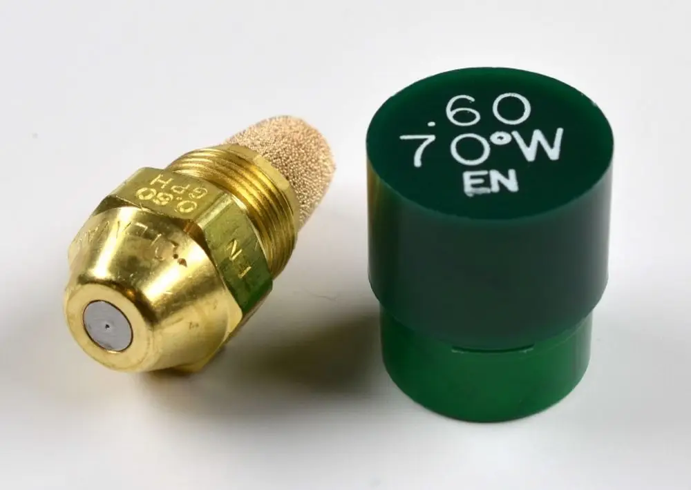 Zwei Teile eines Ölsprühsystems mit einem goldfarbenen, metallischen Gewinde und einem grünen Verschluss. Geeignet für Systeme von Remko.