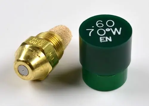 Zwei Teile eines Ölsprühsystems mit einem goldfarbenen, metallischen Gewinde und einem grünen Verschluss. Geeignet für Systeme von Remko.