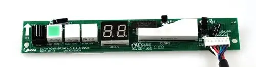 Platine mit digitalem Display und Tasten, zur Verwendung in Remko-Geräten, mit mehreren Anschlussmöglichkeiten und Anzeigeelementen.
