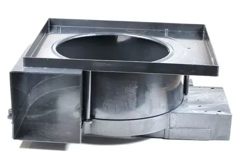 Ventilatorgehäuse in schwarzer Ausführung, geeignet für Luftzirkulation, mit Anschlussmöglichkeit auf der Seite. Produkt von Remko, robustes Design für eine effiziente Nutzung.