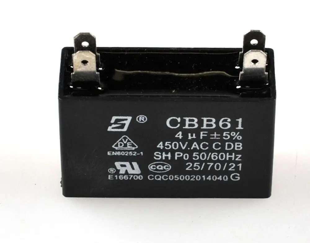 Schwarzer Kondensator mit Anschlüssen, beschriftet mit technischen Daten wie Kapazität und Spannung, hergestellt von Remko. Geeignet für elektrische Anwendungen.
