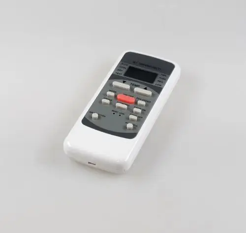 Fernbedienung von Remko mit Tasten zur Temperaturregelung, Moduswahl und Ventilatorgeschwindigkeit auf grauem Hintergrund mit Display.