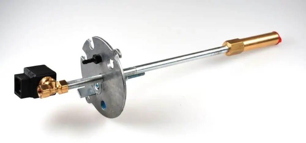 Düsenstock von Remko mit einem metallischen Gehäuse, einer langen Stange und einem Anschlussstück. Komponenten für den Einsatz in Heiz- oder Trocknungsanlagen.