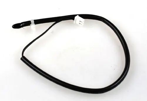 Schwarzes Kabel mit angeschlossenem Sensor, möglicherweise von Remko, mit einer weißen Steckverbindung am Ende, auf hellem Hintergrund.