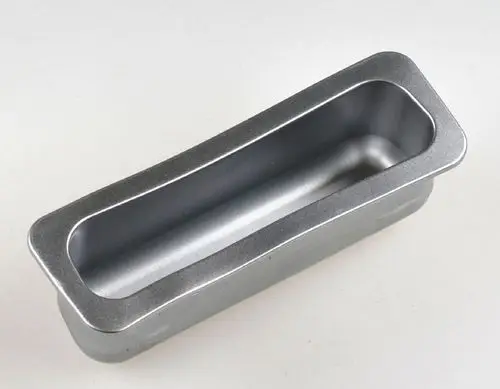 Griffmulde aus Metall mit rechteckiger Form, geeignet für verschiedene Anwendungen. Produkt von Remko, einfach zu montieren und funktional gestaltet.