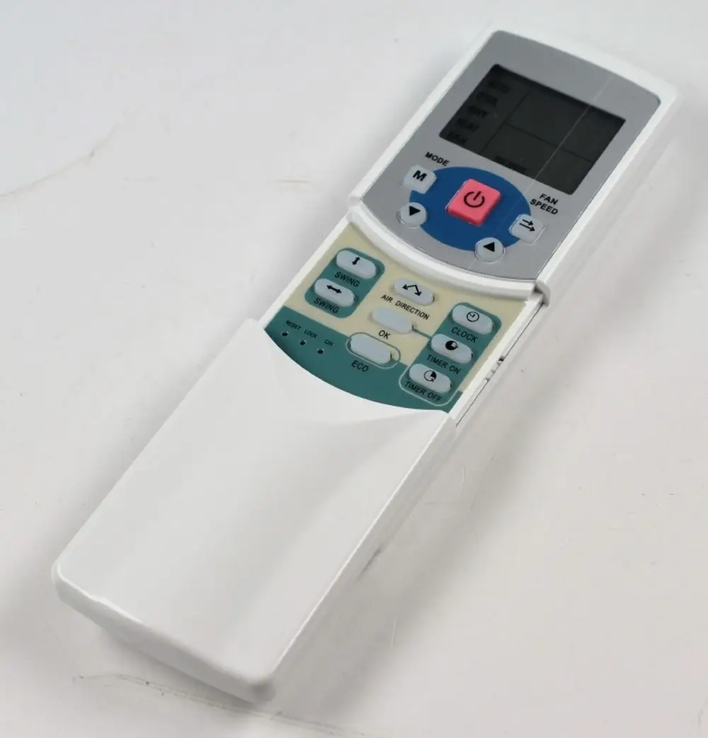 Remko-Fernbedienung in Weiß mit digitalen Tasten und Display. Elemente wie Mode, Fan Speed und Timer sind deutlich erkennbar.