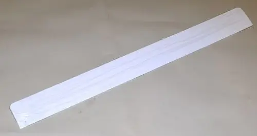 Weißes, flaches Produkt aus Kunststoff, möglicherweise eine Abdeckung oder Lamelle, liegt auf einem hellen Hintergrund. Marke Remko ist relevant, aber nicht im Bild erkennbar.