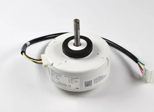 Remko Ventilatormotor mit zentralem Welle und mehreren Kabeln, zur Verwendung in Lüftungs- oder Klimaanlagen. Befestigungspunkte sind vorhanden.