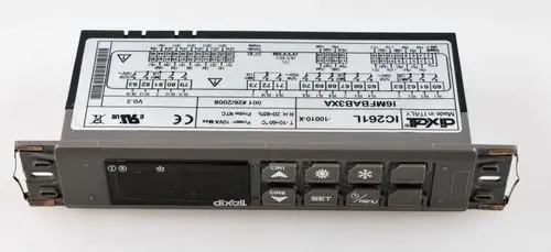 Regelungseinheit mit digitalem Display und Tasten, hergestellt von Remko, ausgestattet mit Anschlussklemmen und technischen Symbolen auf der Rückseite.