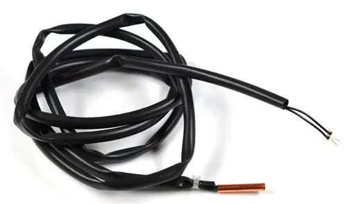 Schwarzes Kabel mit mehreren Drähten, das an einem Ende einen Kupferkontakt aufweist. Möglicherweise ein Sensor von Remko.