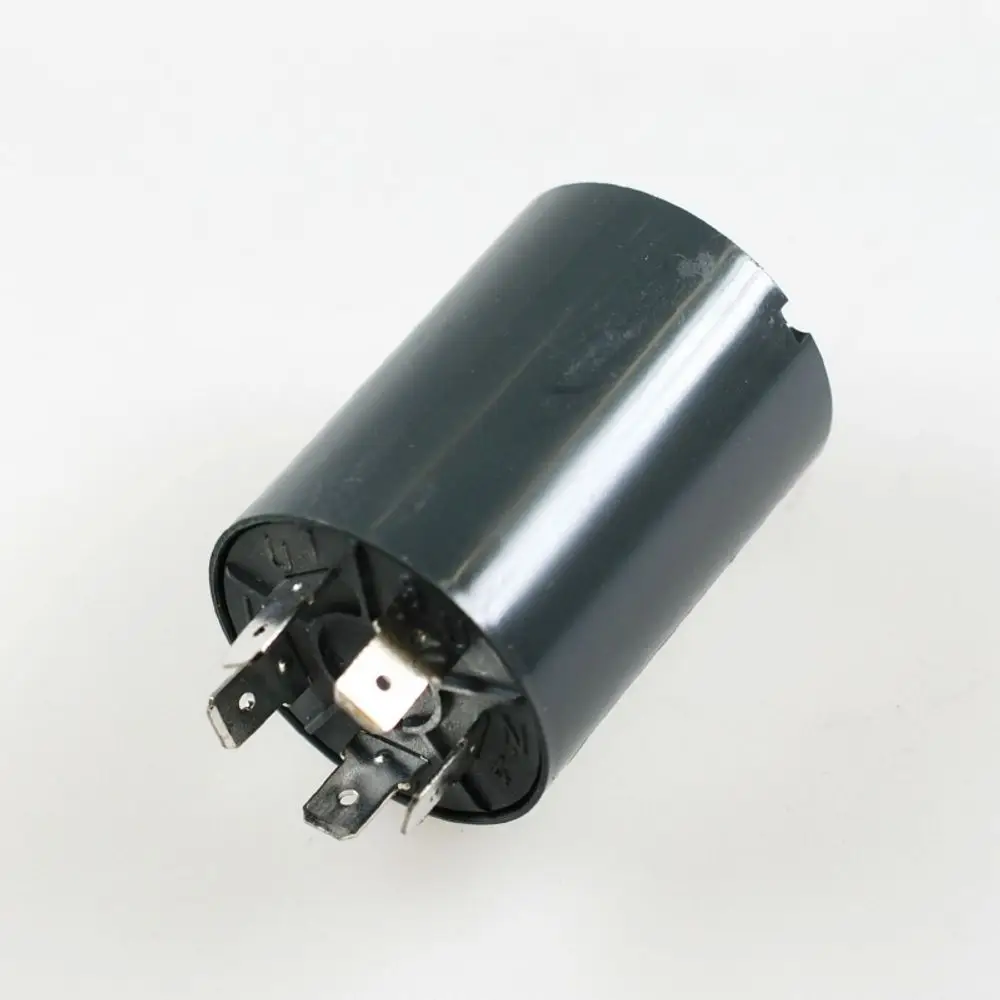 Remko Netzfilter mit schwarzem Gehäuse und mehreren Anschlusspins an der Unterseite, montiert für elektrische Anwendungen.