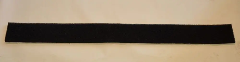 Schwarzer, schmaler Filterstreifen aus synthetischem Material, geeignet zur Verwendung in Remko Umluftanlagen.