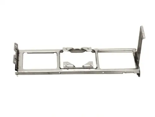 Halterung aus Metall für einen Ventilatormotor, möglicherweise passend für Geräte der Marke Remko. Das Bauteil hat zwei Öffnungen und einen seitlichen Befestigungspunkt.