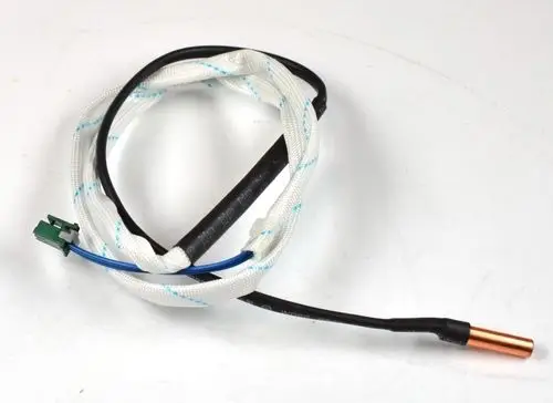 Rohranlegesensor mit Kabel, einem grünen Stecker und einem kupfernen Sensorende. Geeignet für Anwendungen wie die von Remko.