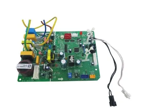 Steuerplatine mit verschiedenen elektronischen Komponenten, Anschlusskabeln und Stecker für eine Remko-Anwendung.