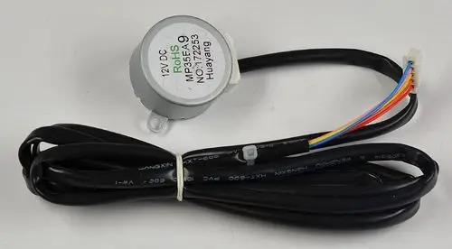Elektromotor mit runder Gehäuseform, Kabel mit mehreren Adern. Typische Anwendung für Klappensteuerungen in Lüftungssystemen, wie bei Remko.