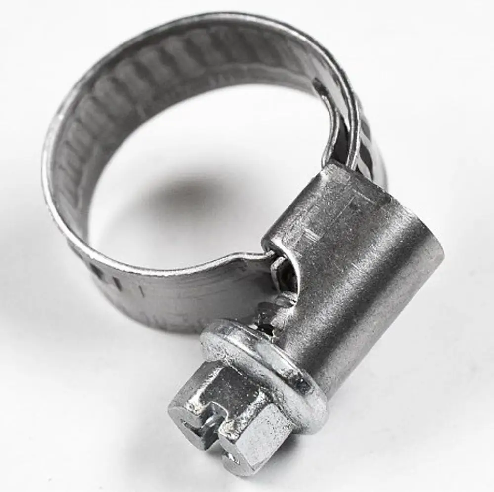 Metallene Schlauchschelle mit einem Schraubmechanismus zur Befestigung von Schläuchen, hergestellt von Remko.