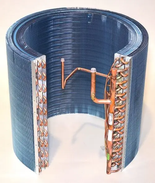Verdampfer von Remko mit spiralförmigem Wärmetauscher und Kupferrohren, zur Kühlung oder zur Nutzung in Klimaanlagen.