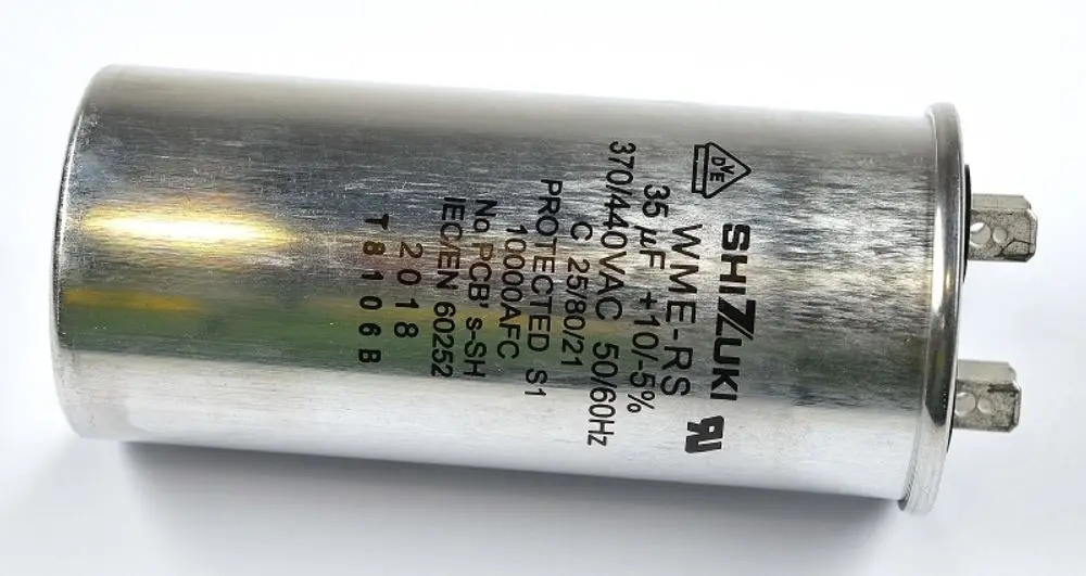 Silberner Kondensator mit zwei Anschlussstiften, gekennzeichnet mit "SHIZUKI" und technischen Spezifikationen, einschließlich 35 µF und 370/440 VAC, für Anwendungen wie Kompressoren von Remko.