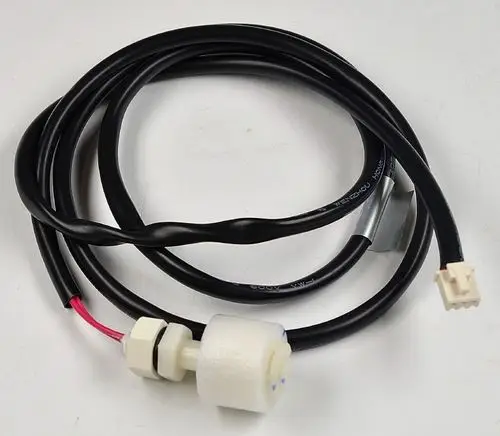 Schwimmerschalter mit Kabel und Stecker, geeignet für Kondensatpumpen. Produkt von Remko, verwendet zur Überwachung von Wasserständen in technischen Anwendungen.