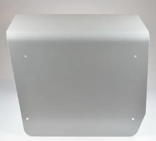 Grau beschichtetes Metallblech mit vier Bohrlöchern. Produkt von Remko, geeignet für verschiedene Anwendungen als Außenverkleidung.
