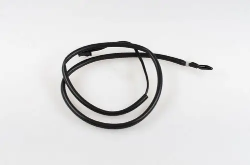 Schwarzes Kabel mit einer Verbindung und einem spitzen Ende, möglicherweise Teil eines Sensors von Remko. Liegt flach auf einer hellen Oberfläche.