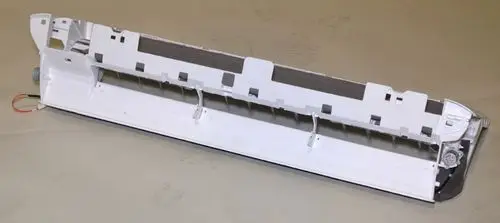 Wiederverwendbarer Gehäuseteil in Weiß von Remko, mit integrierter Kondensatwanne, geeignet für verschiedene Modelle.