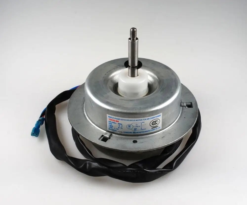 Ventilatormotor von Remko mit einer runden, metallischen Gehäusekonstruktion und elektrischen Anschlusskabeln für den Einsatz in Klimaanlagen.