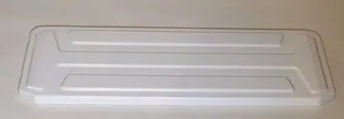 Weiße Platte mit flacher, rechteckiger Form und strukturiertem Design, geeignet zur Verwendung in Remko-Geräten.