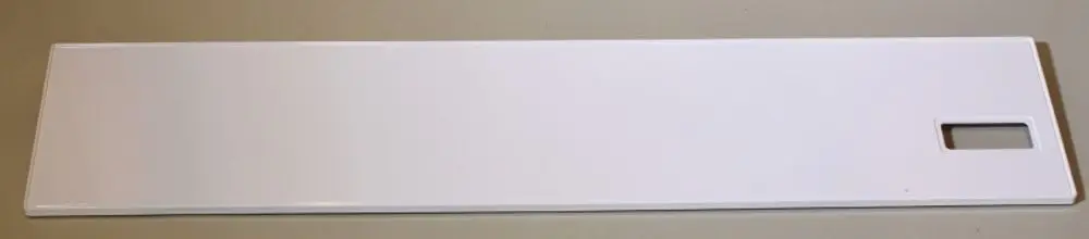 Weiße Abdeckung von Remko mit rechteckiger Form und einer Aussparung, geeignet zur Montage oder Abdeckung in einem technischen Umfeld.