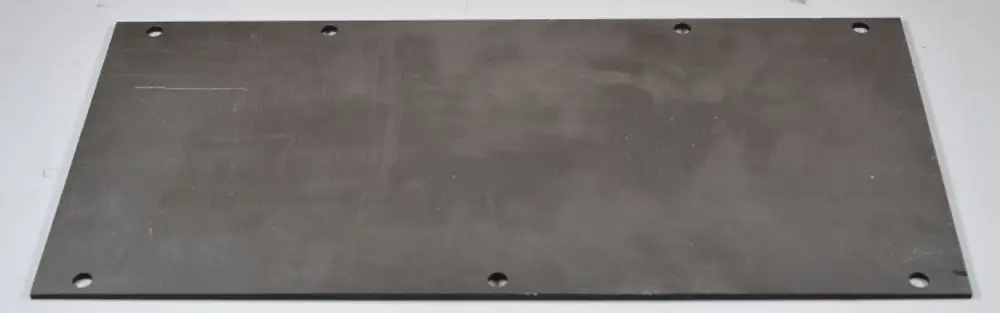 Deckel für Reinigungsöffnung aus Metall mit mehreren Befestigungslöchern. Produkt von Remko, geeignet für den Einsatz in technischen Anlagen oder Geräten.