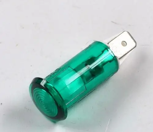 Grüne Kontrolllampe von Remko mit transparentem Gehäuse und zwei Kontaktstiften an einer Seite. Ideal für die Anzeige von Betriebszuständen.