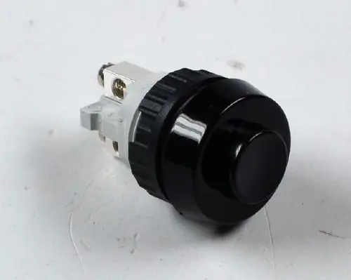 Schwarzer Drucktaste von Remko mit einer glatten Oberfläche und einem einfachen Anschluss für elektroakustische Anwendungen.