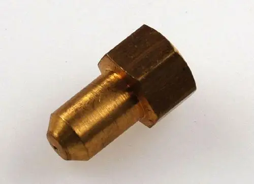 Gasdüse aus Messing mit hexagonalem Kopf und konischer Spitze, hergestellt von Remko. Geeignet für Gasgeräte und -anwendungen.