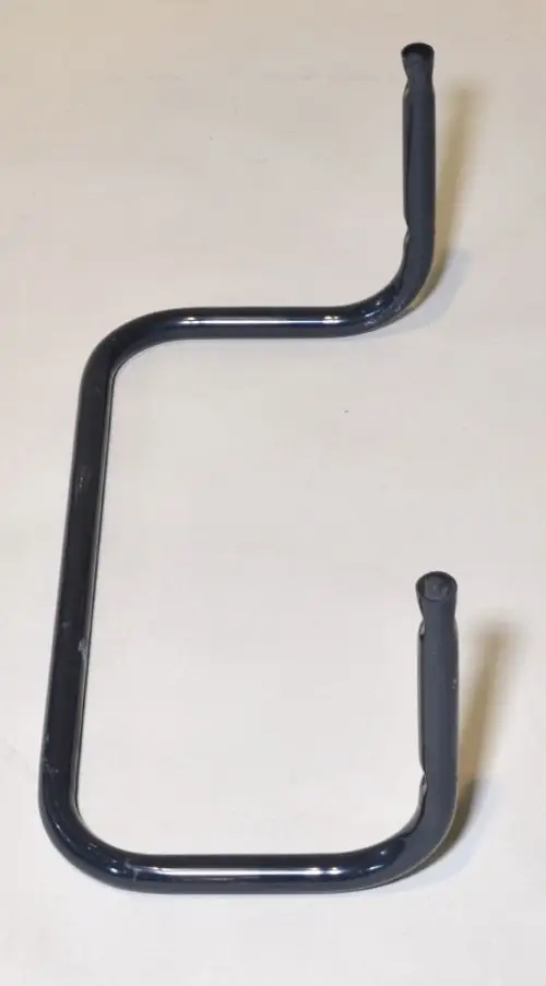 Standbügel von Remko, gebogenes Metallstück in U-Form mit zwei Aufhängevorrichtungen, auf neutralem Hintergrund.
