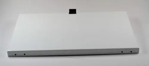 Weiße Verschlussklappe von Remko mit Verriegelung, flache Oberfläche und Befestigungselement, geeignet für verschiedene Anwendungen.