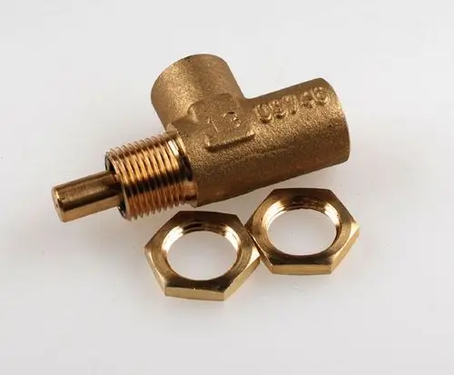Bronzene Gasregulierung mit Anschluss und zwei dazugehörigen Muttern, hergestellt von Remko.