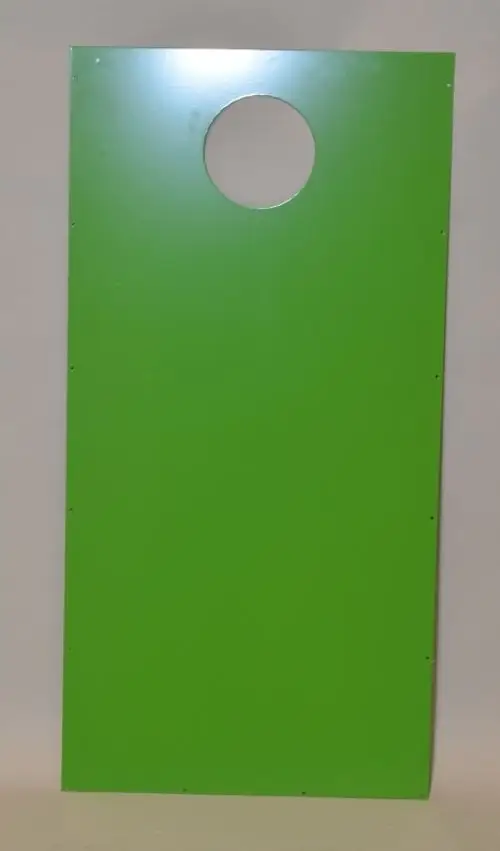 Grüne Rückwand von Remko mit runder Öffnung oben. Keine weiteren Details oder Maße sichtbar. Ideal für verschiedene Anwendungen oder als Teil eines Systems.