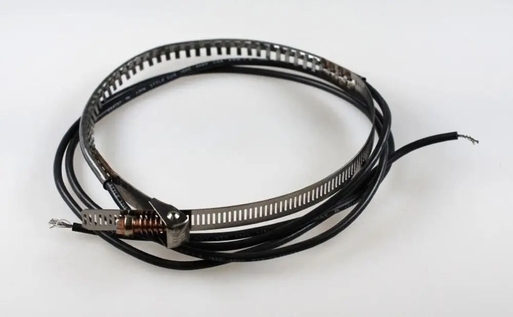 Remko Heizgerät mit einer flexiblen Heizschlange aus Metall und elektrischen Leitungen, geeignet für die Erwärmung von Flüssigkeiten in Wannen.