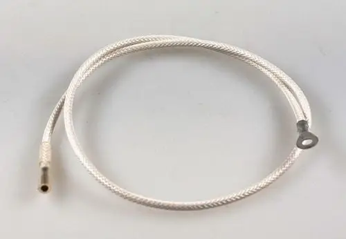 Zündkabel von Remko, bestehend aus einem flexiblen, geflochtenen Material mit einem Anschluss an einem Ende und einer Öse am anderen Ende.