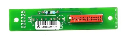 Printed circuit board von Remko mit mehreren LEDs, einem Widerstand und einem Anschlussstecker in Rot. Bezeichnet mit der Nummer 030325.