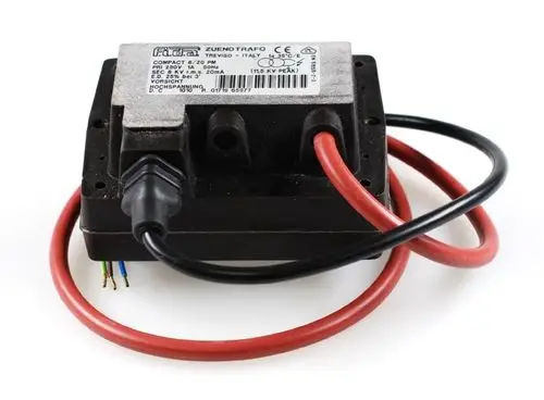 Zündtransformator von Remko, kompakte Bauform mit mehreren Anschlusskabeln in rot, schwarz und weiteren Farben; vorgesehen für elektrische Zündsysteme.