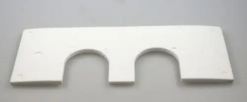 Weiße Dichtung aus Kunststoff mit zwei runden Ausschnitten und mehreren Löchern, geeignet für Anwendungen von Remko.