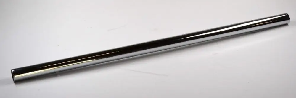 Verchromte Metallachse, gerade und schlank, geeignet für verschiedene Anwendungen, möglicherweise von der Marke Remko.