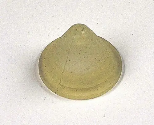 Silikondichtung in transparenter Farbe, rund und flach, auf hellem Hintergrund, möglicherweise für Anwendungen von Remko.
