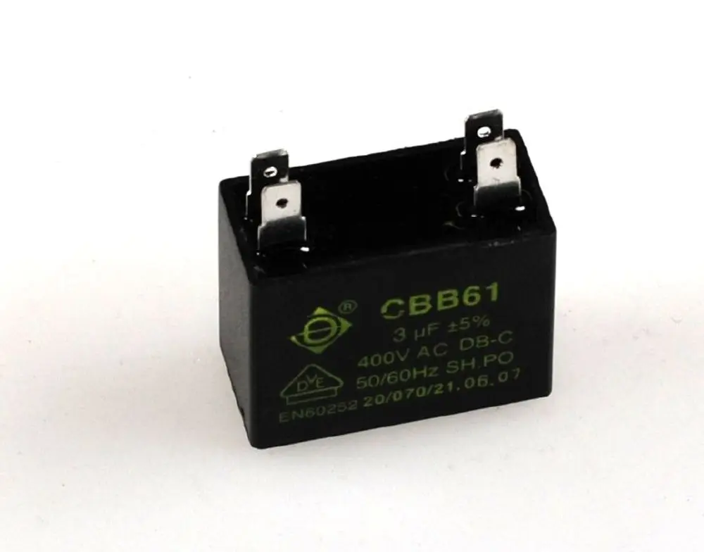 Schwarzer CBB61-Kondensator mit zwei Anschlussklemmen, gekennzeichnet mit 3 µF und 400V AC. Geeignet für Anwendungen wie im Remko Abluftventilatormotor.