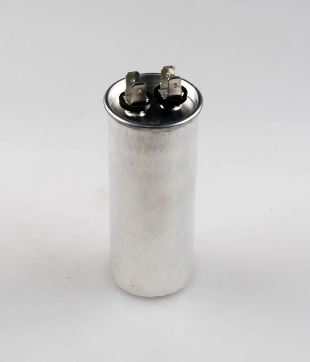 Kondensator von Remko in zylindrischer Form mit zwei Anschlussklemmen oben. Silberne Oberfläche, geeignet für elektrische Anwendungen.