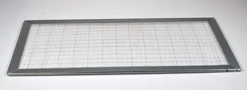 Luftfilter mit rechteckigem Metallrahmen und feinem Gitter, geeignet für Belüftungs- und Klimaanlagen. Hersteller ist Remko.