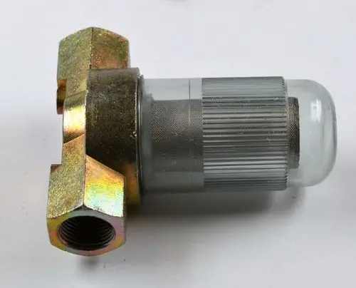 Ölfilter mit transparentem Gehäuse und metallischem Anschluss. Sichtbare Filterstruktur. Hersteller Remko.