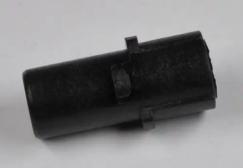 Schwarzer Kunststoffteil mit zylindrischer Form und seitlichem Halteclip. Teil gehört zu einer Fotozelle der Marke Remko.